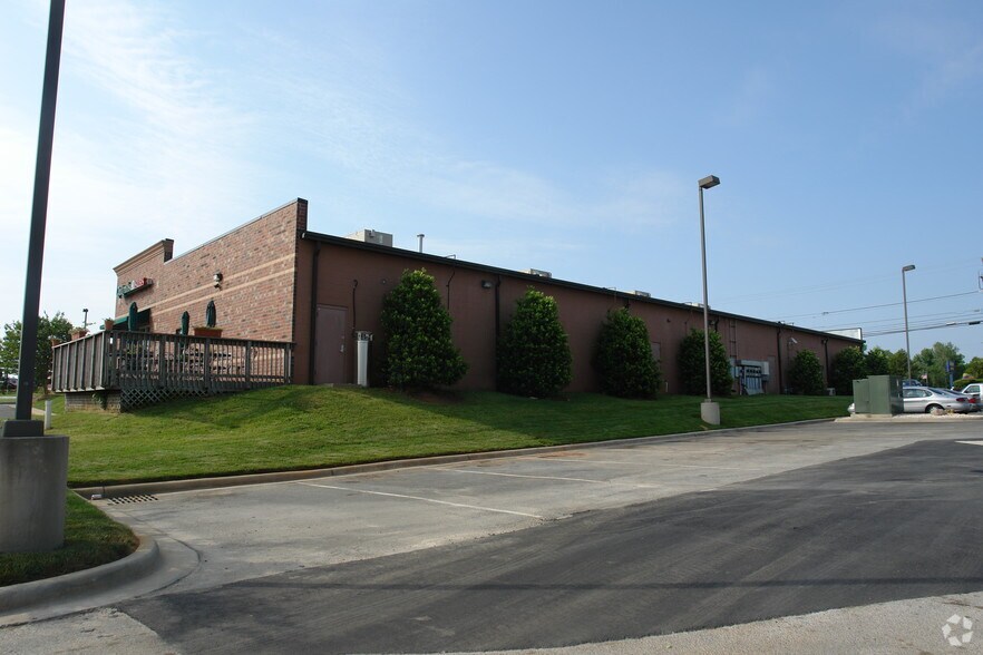 More Photos Of 2410 W Roosevelt Blvd, Monroe Freestanding For Lease