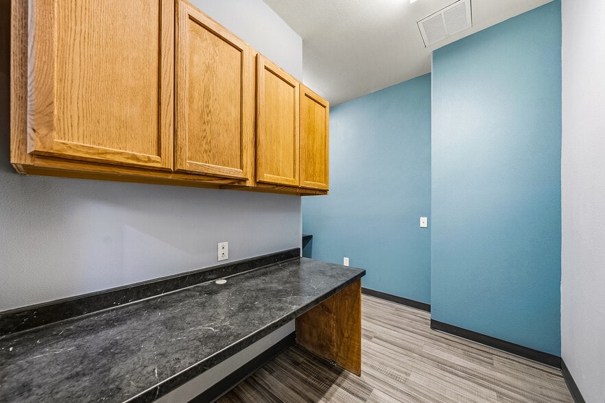 More Photos Of 925 Town Centre Dr, Medford Medical For Lease