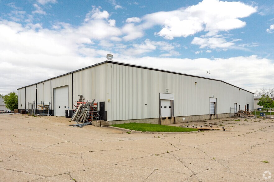 More Photos Of 5727 NE 16th St, Des Moines Warehouse For Lease