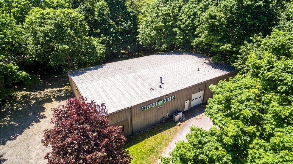 More Photos Of 14 Chestnut St, Duxbury Warehouse For Sale