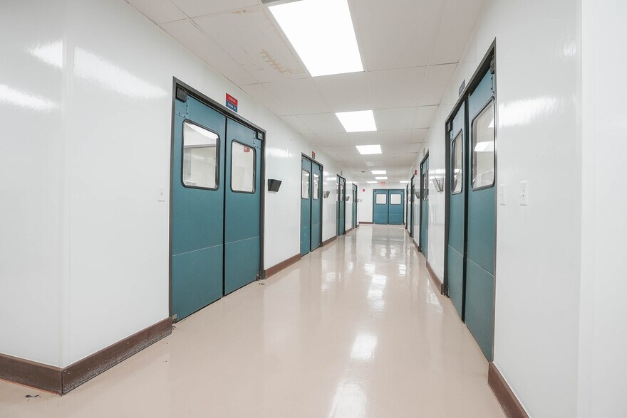 More Photos Of 10410 Corporate Dr, Sugar Land Research And Development For Lease