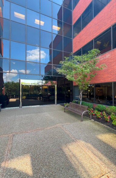 More Photos Of 100 S Brentwood Blvd, Clayton Office For Lease