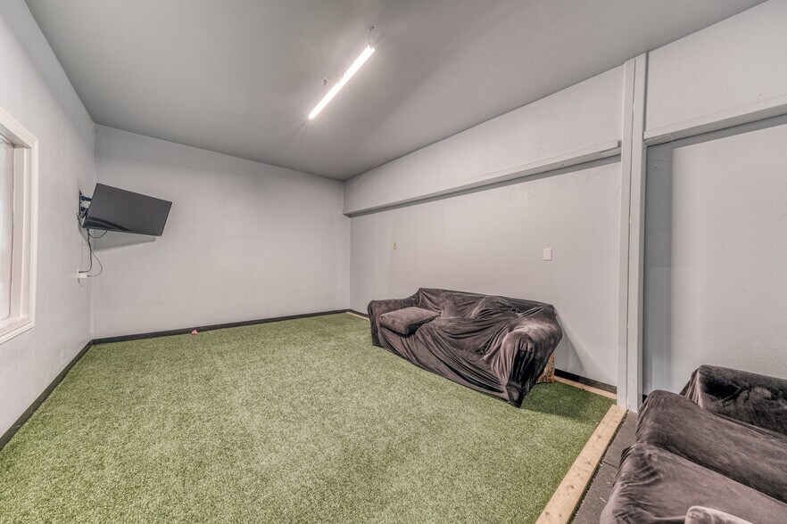More Photos Of 301 Center Court Dr, Bridgeport Warehouse For Sale