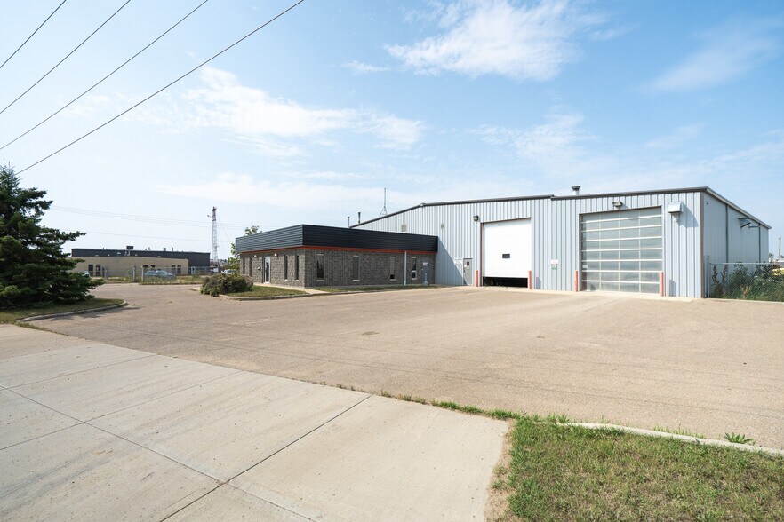 More Photos Of 6006 53 Av, Lloydminster Warehouse For Sale