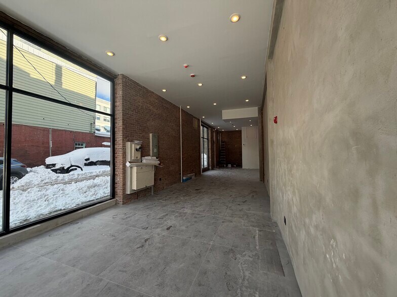 More Photos Of 364 Summit Ave, Jersey City Storefront For Lease
