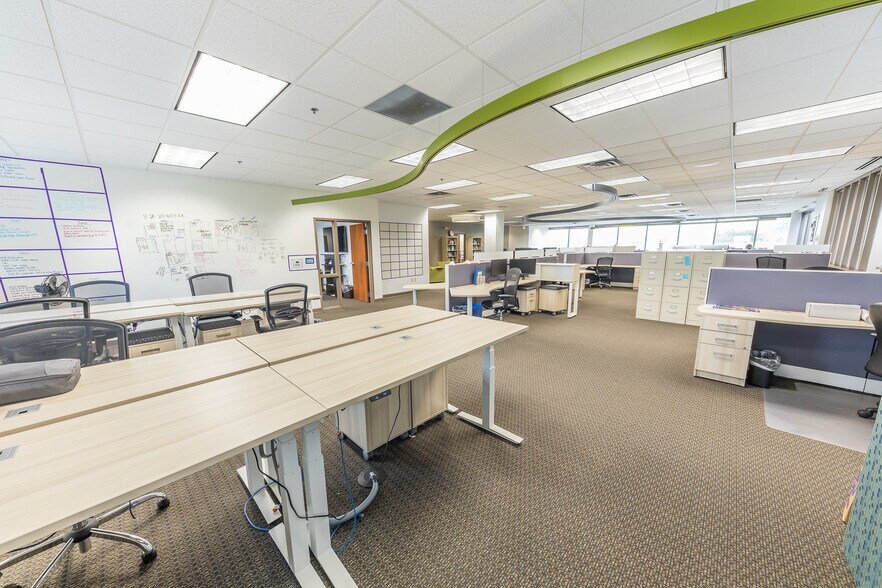 More Photos Of 6201 Corporate Dr, Indianapolis Office For Sale