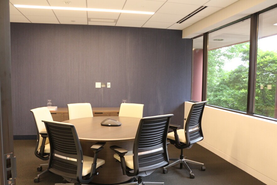 More Photos Of 3201 W White Oaks Dr, Springfield Office For Sale