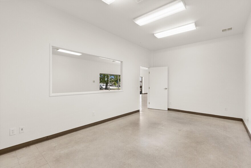 More Photos Of 6951 Oran Cir, Buena Park Warehouse For Lease