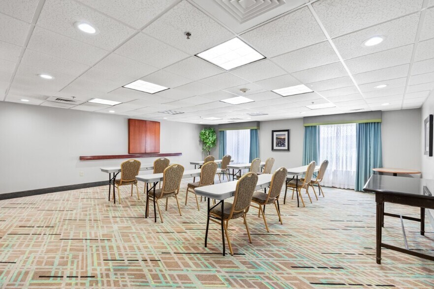 More Photos Of 1008 Sheppard Rd, Burkburnett Hotel For Sale