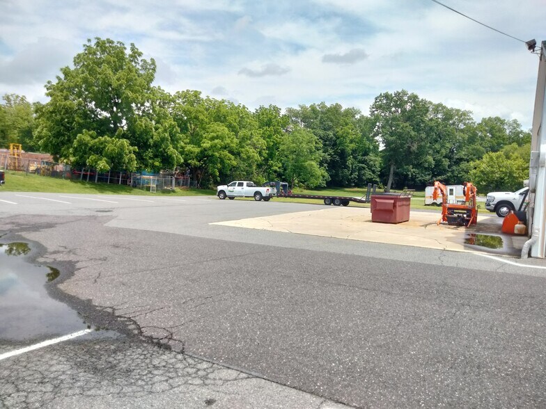 More Photos Of 1486 Rt 100, N. Coventry Twp, Chesco, Pottstown Storefront Retail Office For Sale