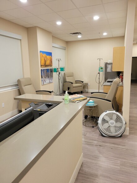 More Photos Of 2060 W Whispering Wind Dr, Phoenix Medical For Sale