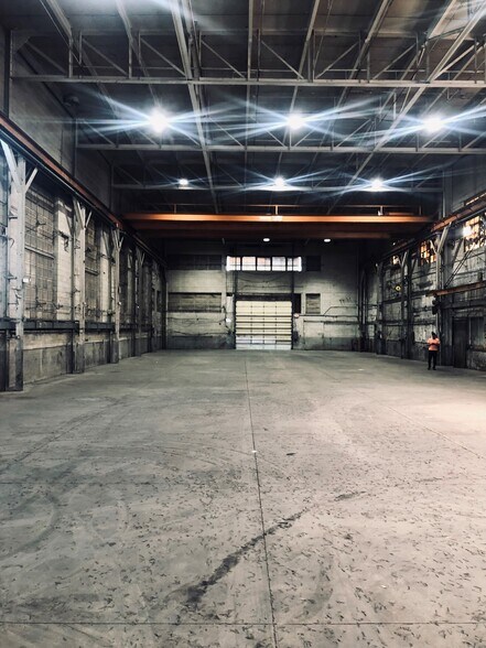 More Photos Of 10200 Ford Rd, Dearborn Warehouse For Lease