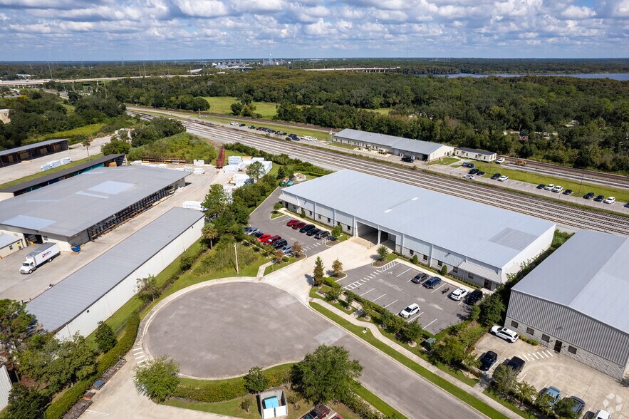 More Photos Of 644 Trestle Pt, Sanford Warehouse For Lease