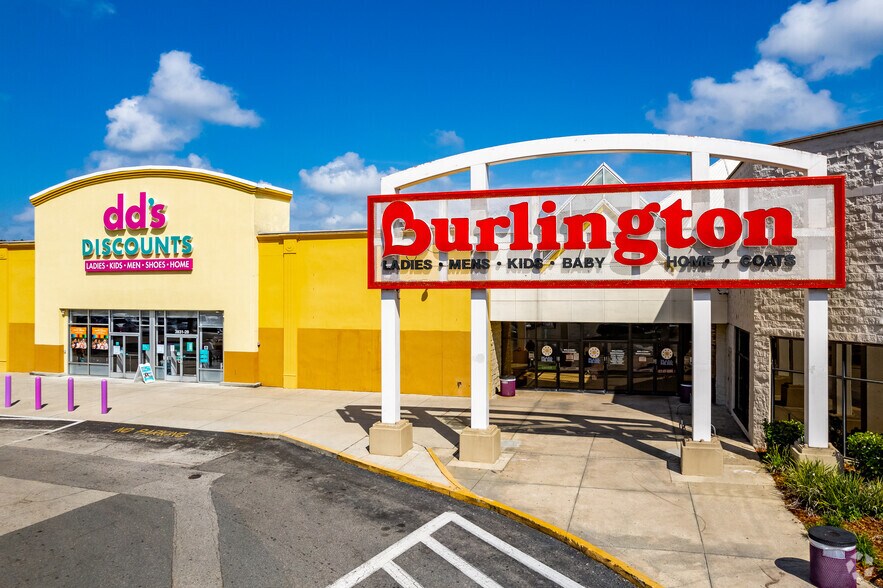 More Photos Of 3831-4081 W Vine St, Kissimmee Department Store For Lease