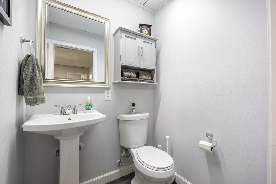 More Photos Of 525 Clifford St, Corpus Christi Office For Sale