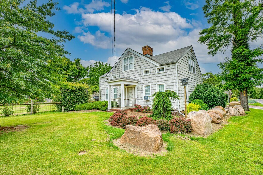 More Photos Of 185 N Country Rd, Mount Sinai Garden Center For Sale