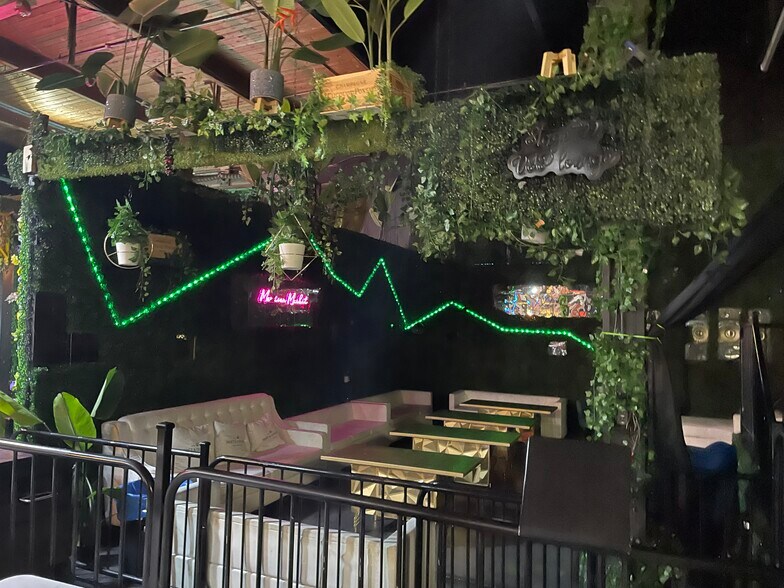 More Photos Of 722 SE 10th Ave, Portland General Retail For Sale