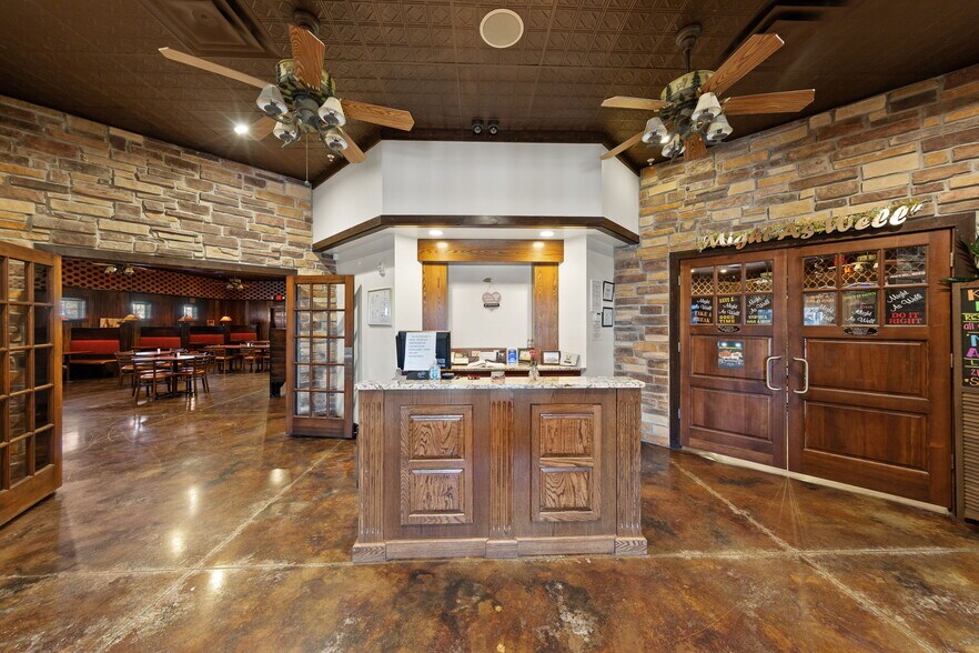 More Photos Of 2400 N Town Center Dr, Washington Restaurant For Sale