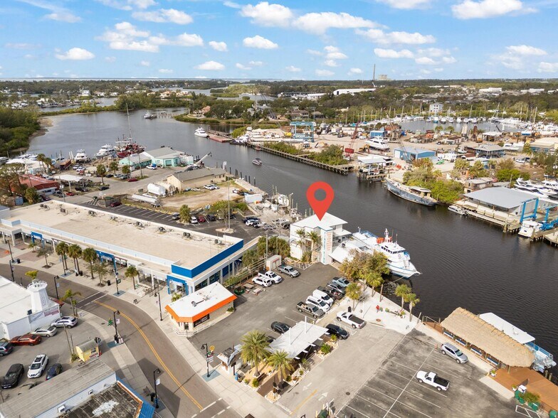 More Photos Of 810 Dodecanese Blvd, Tarpon Springs Marina For Sale