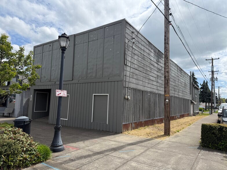 Primary Photo Of 187 W Oregon Ave, Creswell Flex For Sale