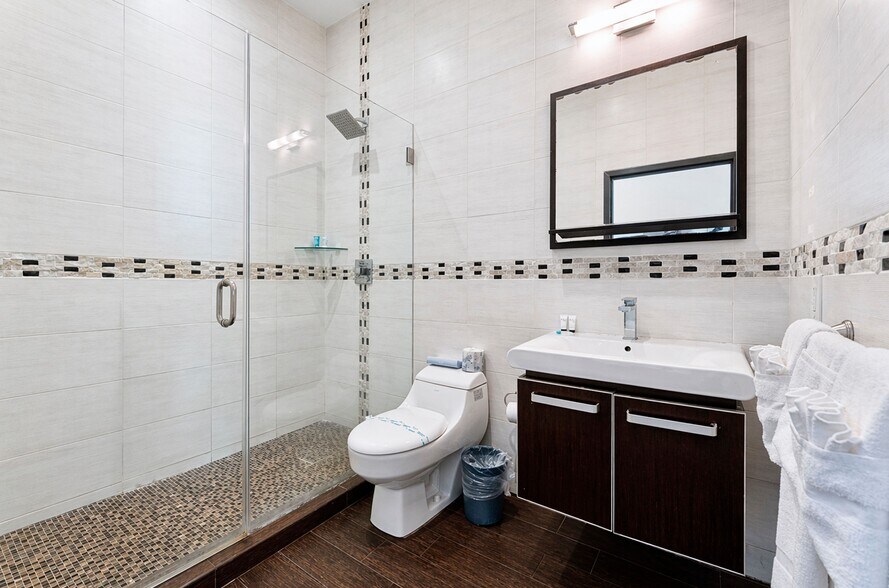 More Photos Of 524 Ocean Dr, Miami Beach Hotel For Sale