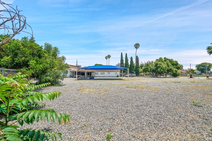 More Photos Of 109 S Aprilia Ave, Compton Religious Facility For Sale