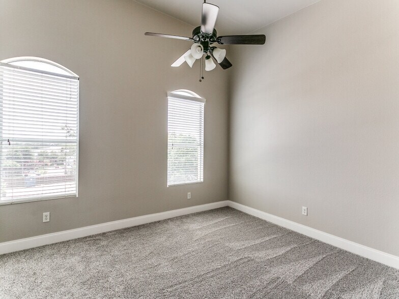 More Photos Of 391-347 E Main St, Lewisville Apartments For Sale
