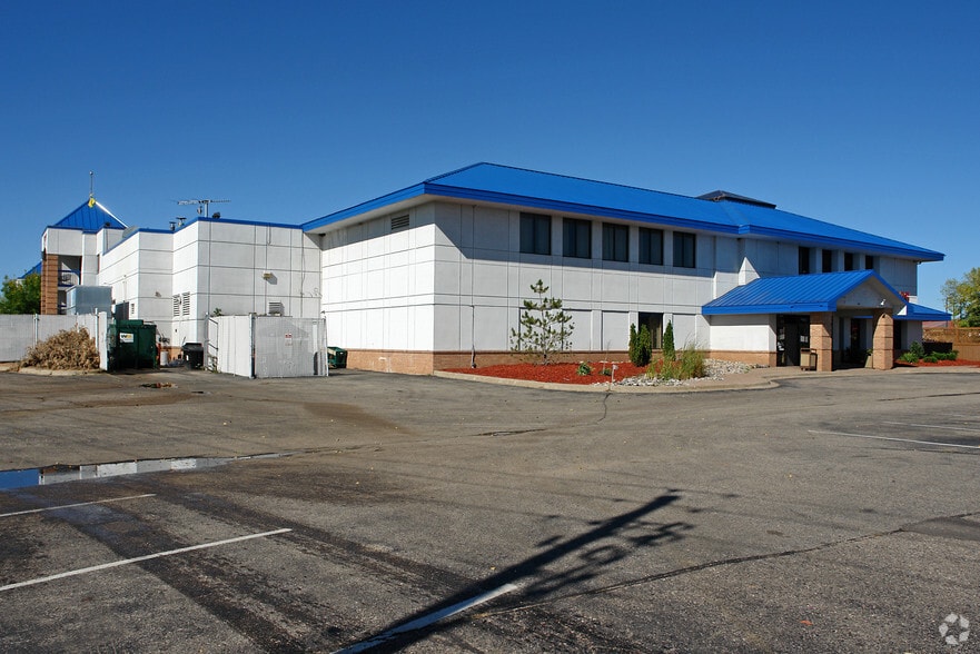 More Photos Of 1244 Canterbury Rd, Shakopee Hotel For Lease