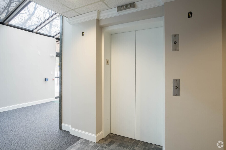 More Photos Of 167 Dwight Rd, Longmeadow Unknown For Lease