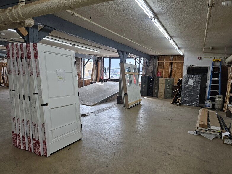More Photos Of 1087 Sycamore St, Bristol Office For Sale