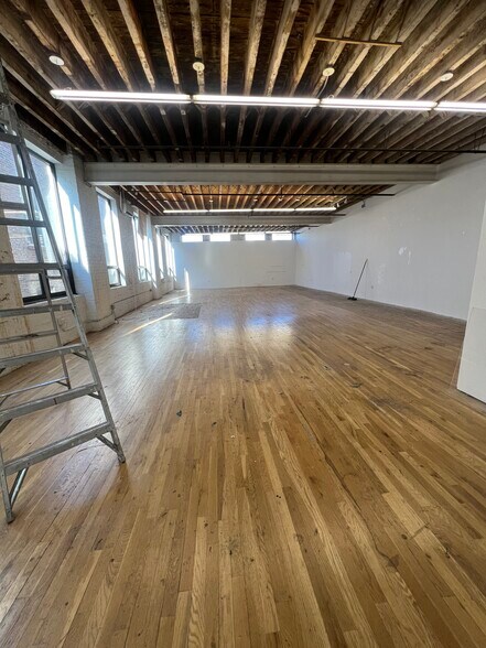 More Photos Of 349-359 Scholes St, Brooklyn Warehouse For Lease