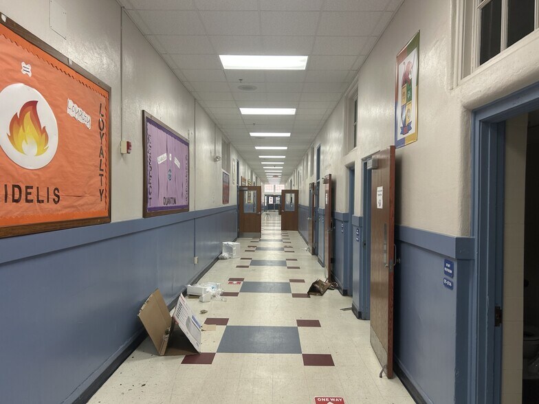 More Photos Of 101 S Prospect St, Crescent City Flex For Sale