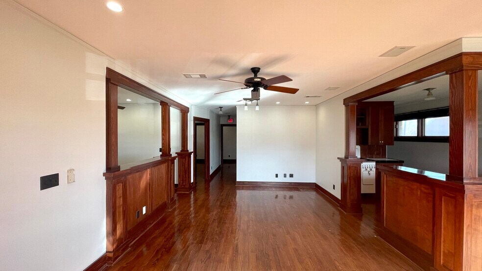 More Photos Of 500 W Nash St, Terrell Medical For Lease