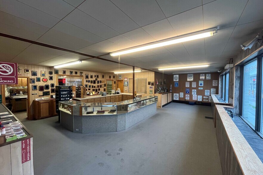 More Photos Of 119 North St, Burlington Flex For Sale