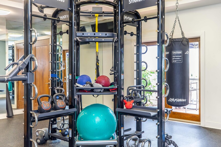 More Photos Of 515 West Ave, Norwalk Unknown For Lease