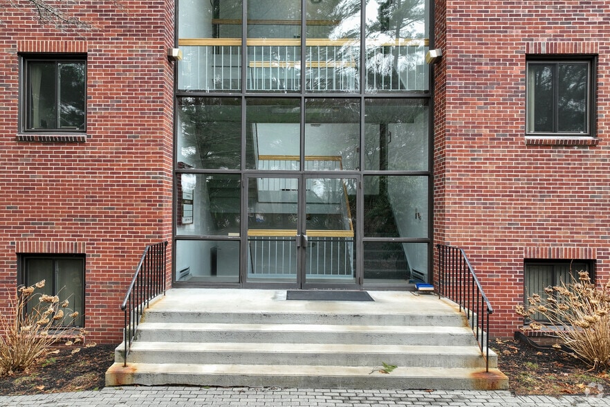 More Photos Of 458 Boston St, Topsfield Unknown For Lease