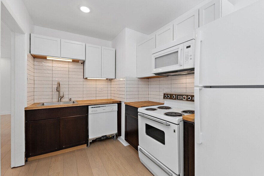 More Photos Of 306 Main St, Parkville Apartments For Sale