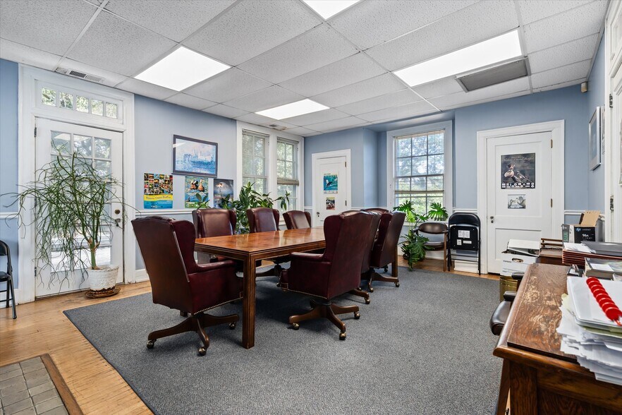 More Photos Of 1911 Government St, Mobile Office For Sale