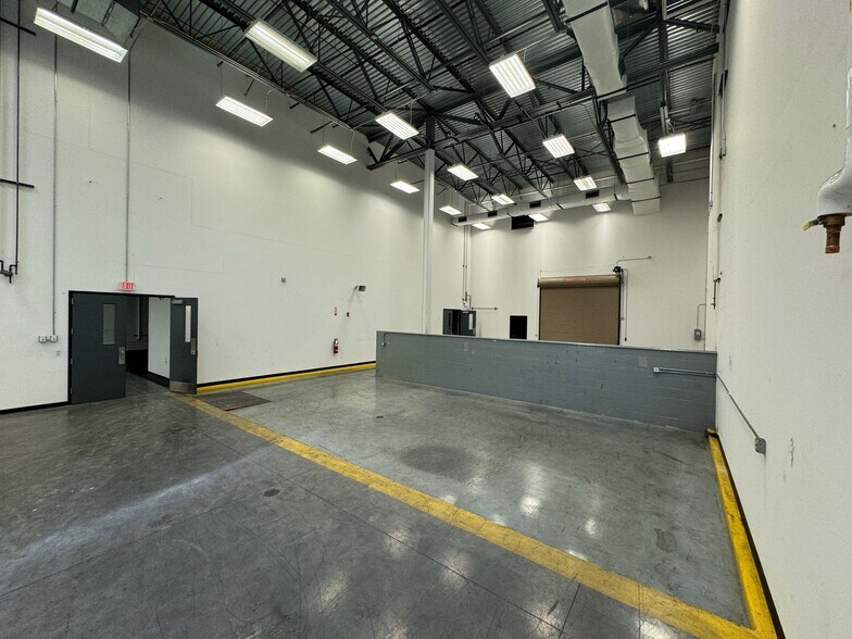 More Photos Of 4055 English Oak Dr, Lansing Light Manufacturing For Lease