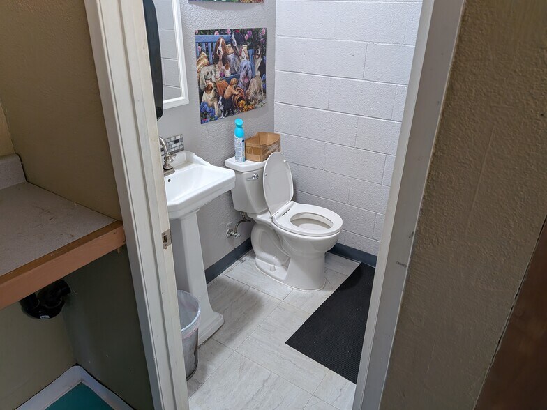 More Photos Of 120 N Pacific St, San Marcos Manufacturing For Lease