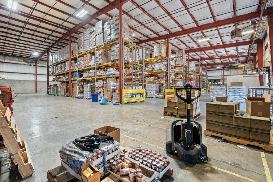 More Photos Of 555 Country Club Rd, Dallas Warehouse For Sale