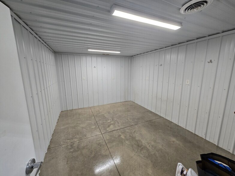 More Photos Of 408 Findlay Rd, Lima Industrial For Sale