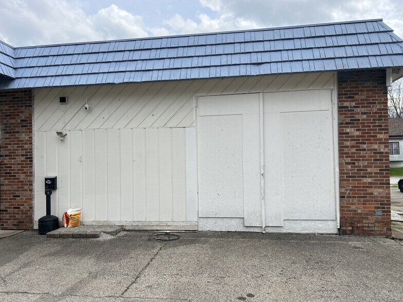 More Photos Of 410 Walnut St, New Richmond Office For Sale