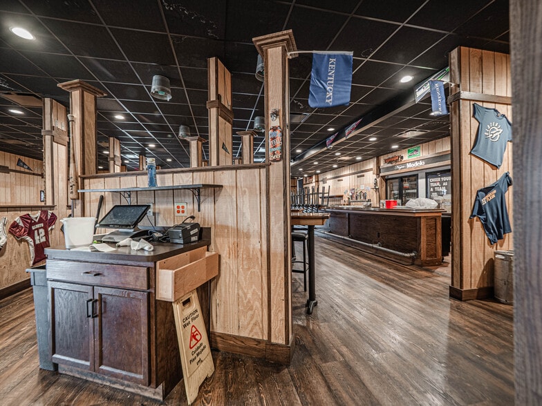 More Photos Of 401 Walker Dr, Henderson General Retail For Sale