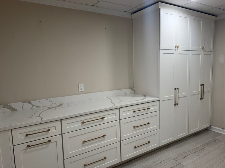 More Photos Of 425 E Crossville Rd, Roswell Office Residential For Lease