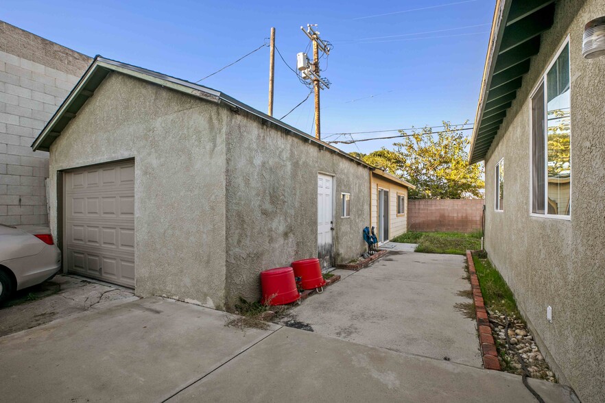 More Photos Of 7317 Clybourn Ave, Sun Valley Contractor Storage Yard For Sale