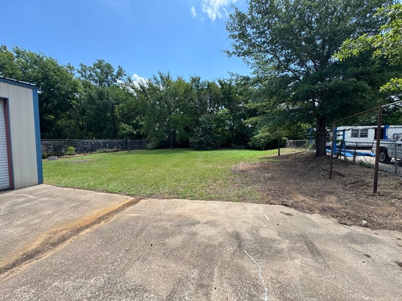 More Photos Of 15083 Highway 155 S, Tyler Warehouse For Sale