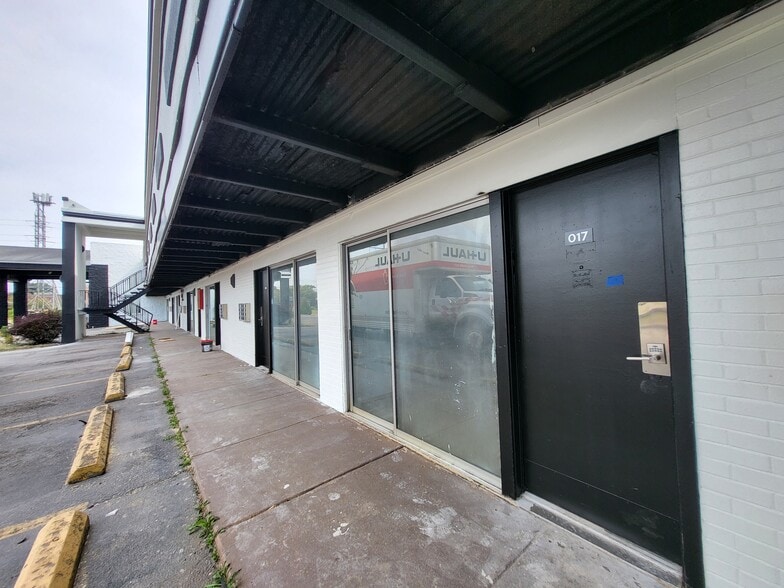 More Photos Of 7350 N Hanley Rd, Hazelwood Hotel For Sale