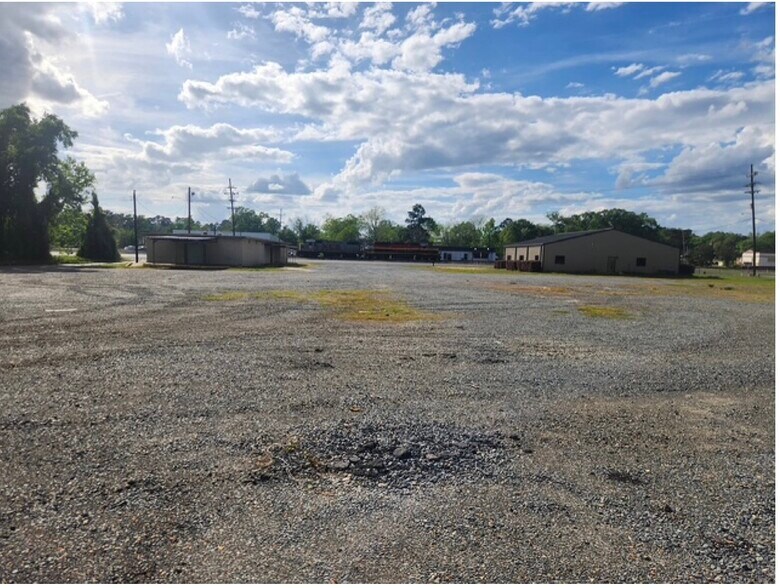 More Photos Of 909 University Pky, Leesville Industrial For Sale