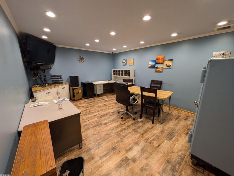 More Photos Of 35850 Utica Rd, Clinton Township General Retail For Sale